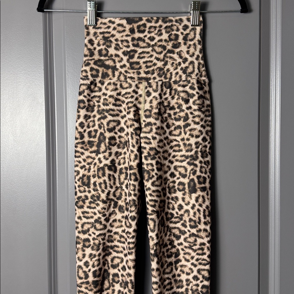 Beach Riot Sport Leopard Legging - Picture 4 of 7